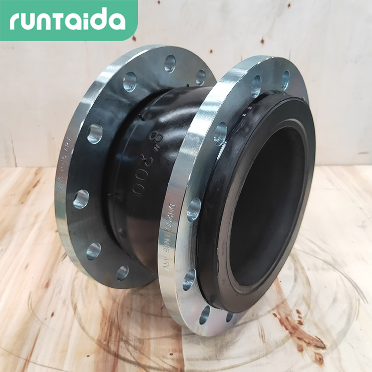 潤泰達（dá）-撓性橡膠接（jiē）頭可撓（náo）曲橡（xiàng）膠接頭可曲繞橡膠軟接頭